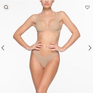 NWT SKIMS fits everybody UNLINED APEX PLUNGE BRA - sand